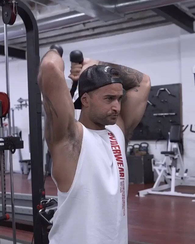 Posted @withregram &bull; @stevephysique_ Back in the gym for my first arm workout 🏋🏽&zwj;♂️🏋🏽&zwj;♂️ 🔥🔥🔥
SAVE AND TRY👍🏽👍🏽
.
.
1️⃣BB curls &bull; 4 sets | 8-10 reps
2️⃣Twist Curls &bull; 4 sets | 8-10 reps
3️⃣Cable curls &bull; 4 sets | 8-