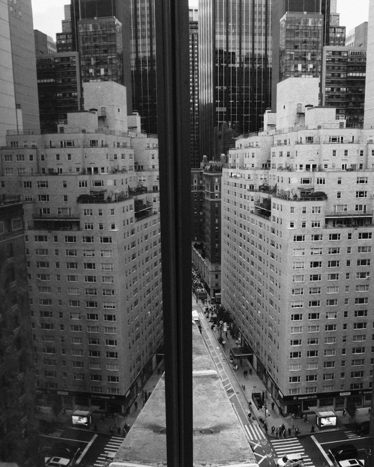 New York: Part 2
&bull;
Concrete and streets. Unknowns, friends and legends. 
&bull;
Grateful to have family and friends in New York. @jayveerecords @davidgungor, @malayasol, @itaikriss, @cartermac, @dwarrensings, @pizzyman&hellip; You all are my peo