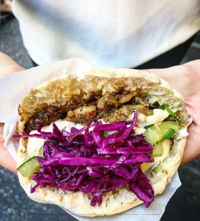 Chicken shawarma sandwich from @maozgrill with allll the toppings from their toppings bar 😝😝😝 #lunchtime #newyorkfoodbabes