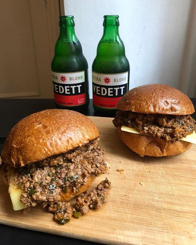 Sloppy Joes whipped up at home thanks to @housecafes and @tomcenci DIY kit 🍔 Chipotle-braised lamb and smoked cheddar cheese in a brioche bun 👌 #friyay #sloppyjoe #londonfoodbabes