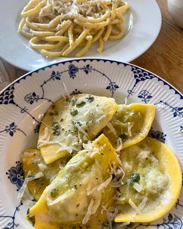 Trying @bancone.pasta at-home pasta assembly kits 😋🍝 Bucatini cacio e pepe and Spinach &amp; ricotta &lsquo;mezzaluna&rsquo; ravioli with sage butter 😍👌Available for delivery and collection! #pasta #weekend #londonfoodbabes