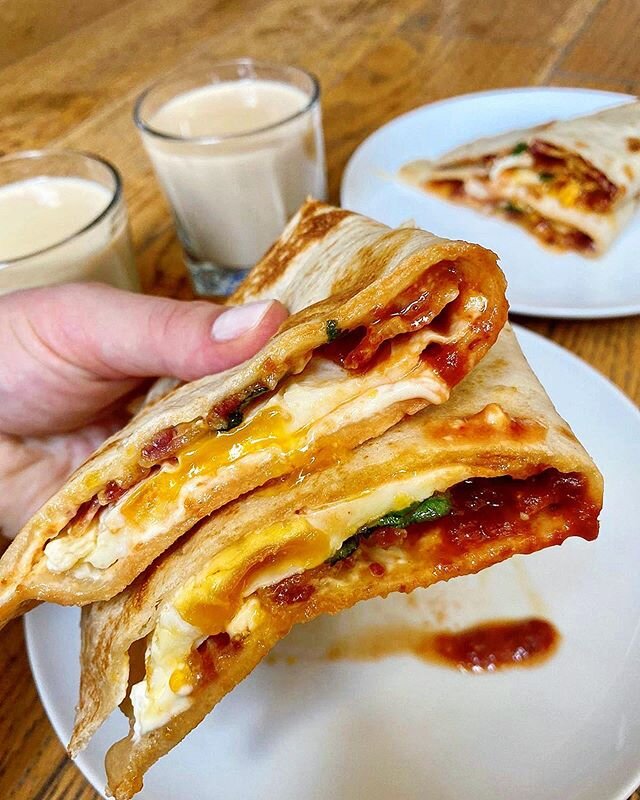 Amazing bacon naan rolls made using @dishoom&rsquo;s first ever at-home cookery kit 😍🥓 Naan filled with streaky bacon, fried egg, tomato-chilli jam, cream cheese and coriander with some chai tea ☕️ For each kit sold Dishoom will donate a meal to th