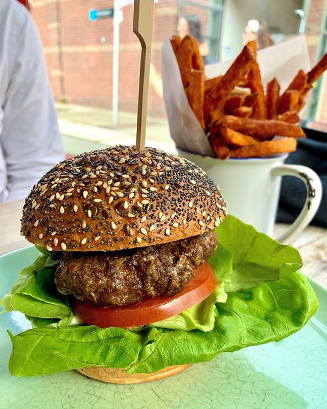 Burger time at @brouwerij_troost 🍔🍻 #westerpark #troost #amsterdamfoodbabes