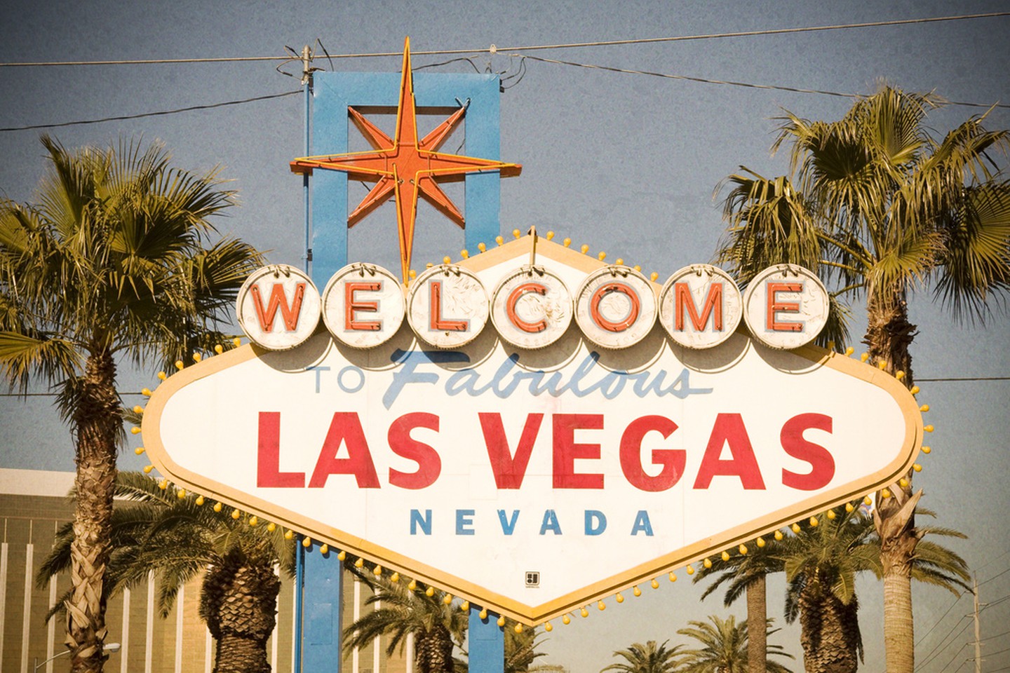 vegas sign.jpg