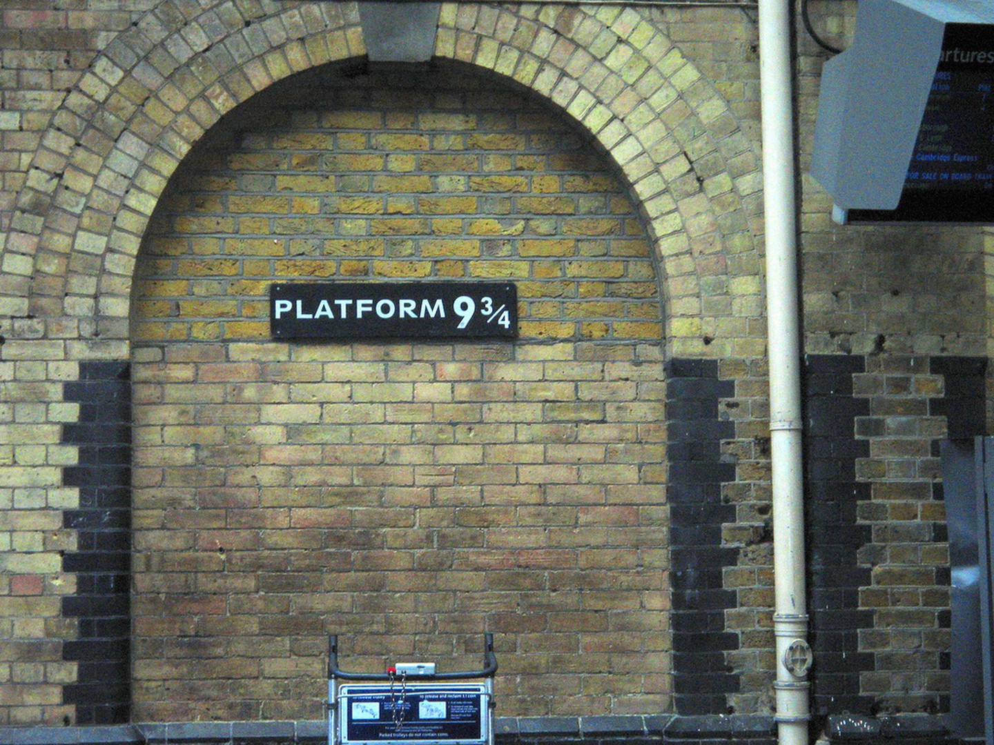 platform 9 sign.jpg