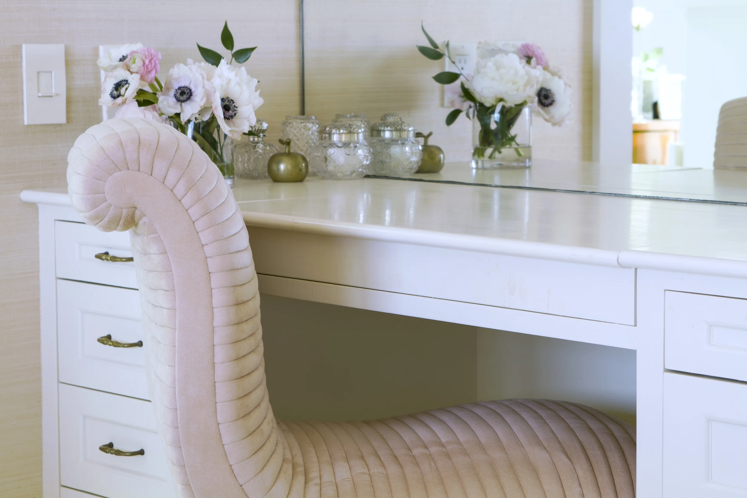 Pink.Chair.HDR.5232-5234.1.2.jpg