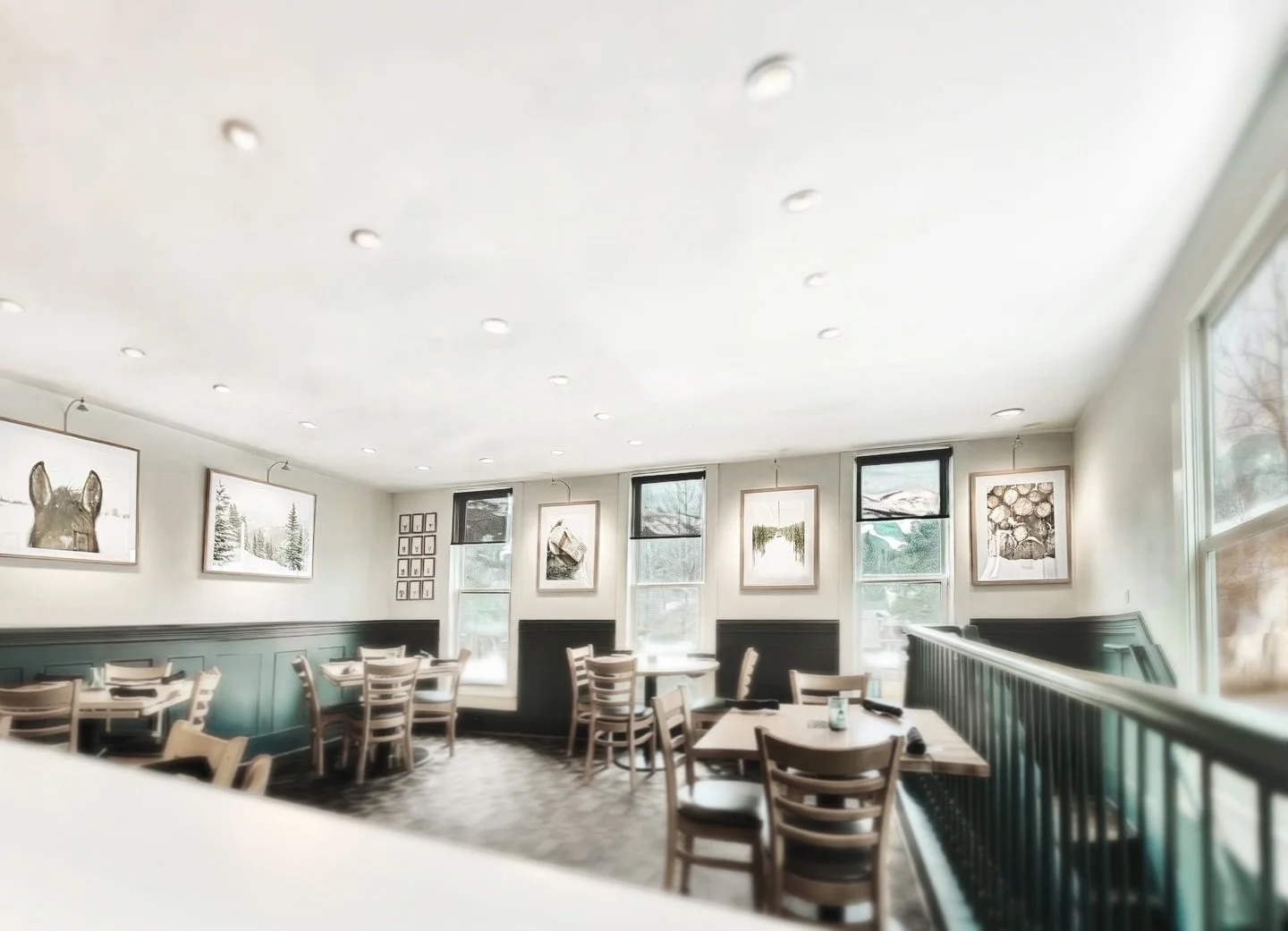 love those mountains peepin&rsquo; through the windows