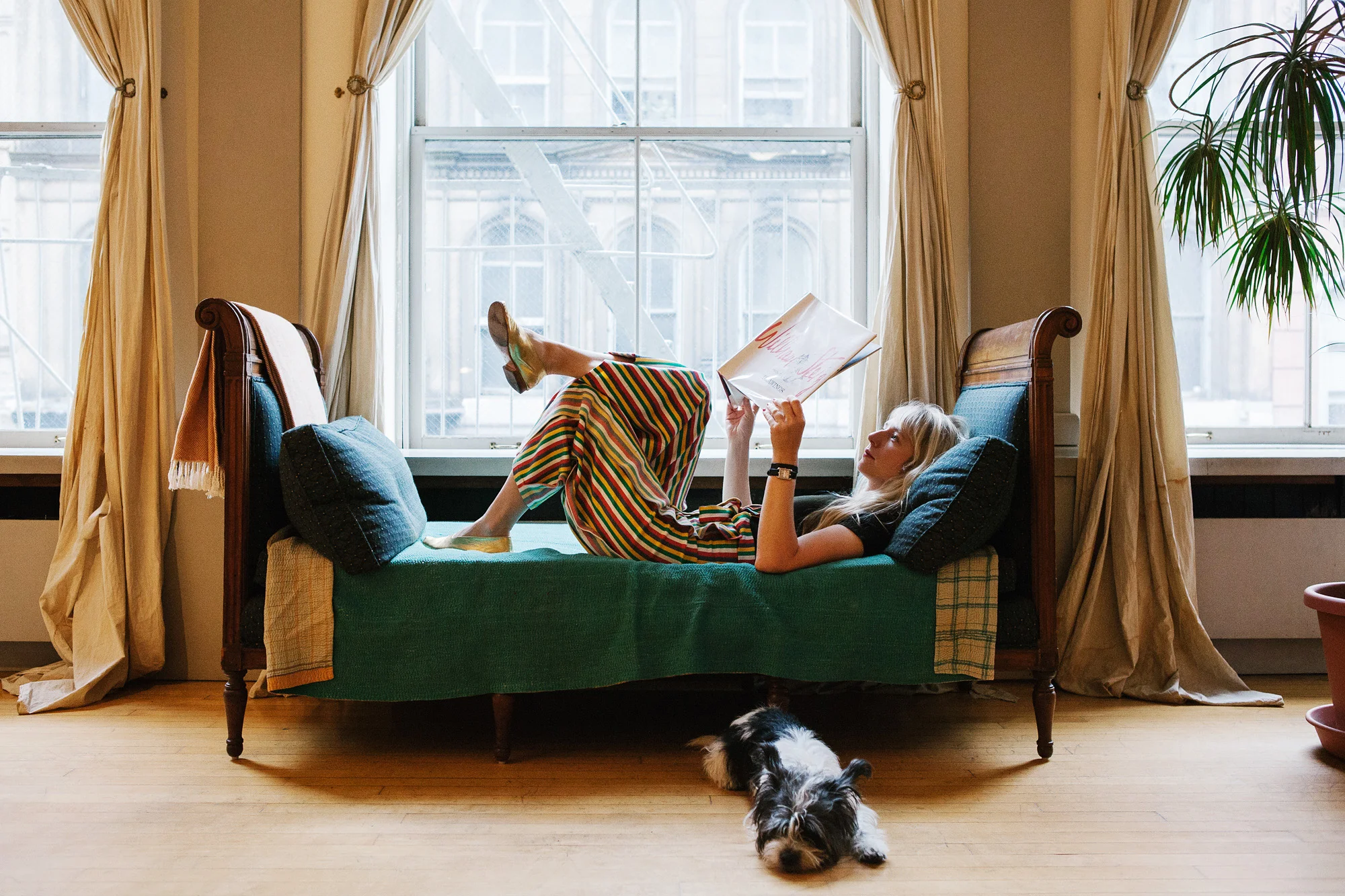 Love the Joana Avillez interview. Love her illustrations as well. (image via girlsatlibrary.com )