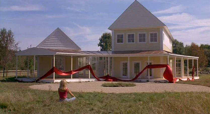 Goldie in the grass—this instantly made me think of Andrew Wyeth's Christina's World. (image via universal studios)