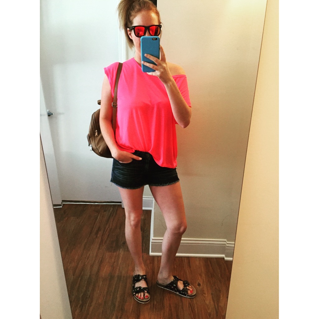 Sunglasses: Amazon, Wayfarer Sunglasses Classic 80's Vintage Style , Top: H&M, Shorts: Gap, Sandals: American Eagle