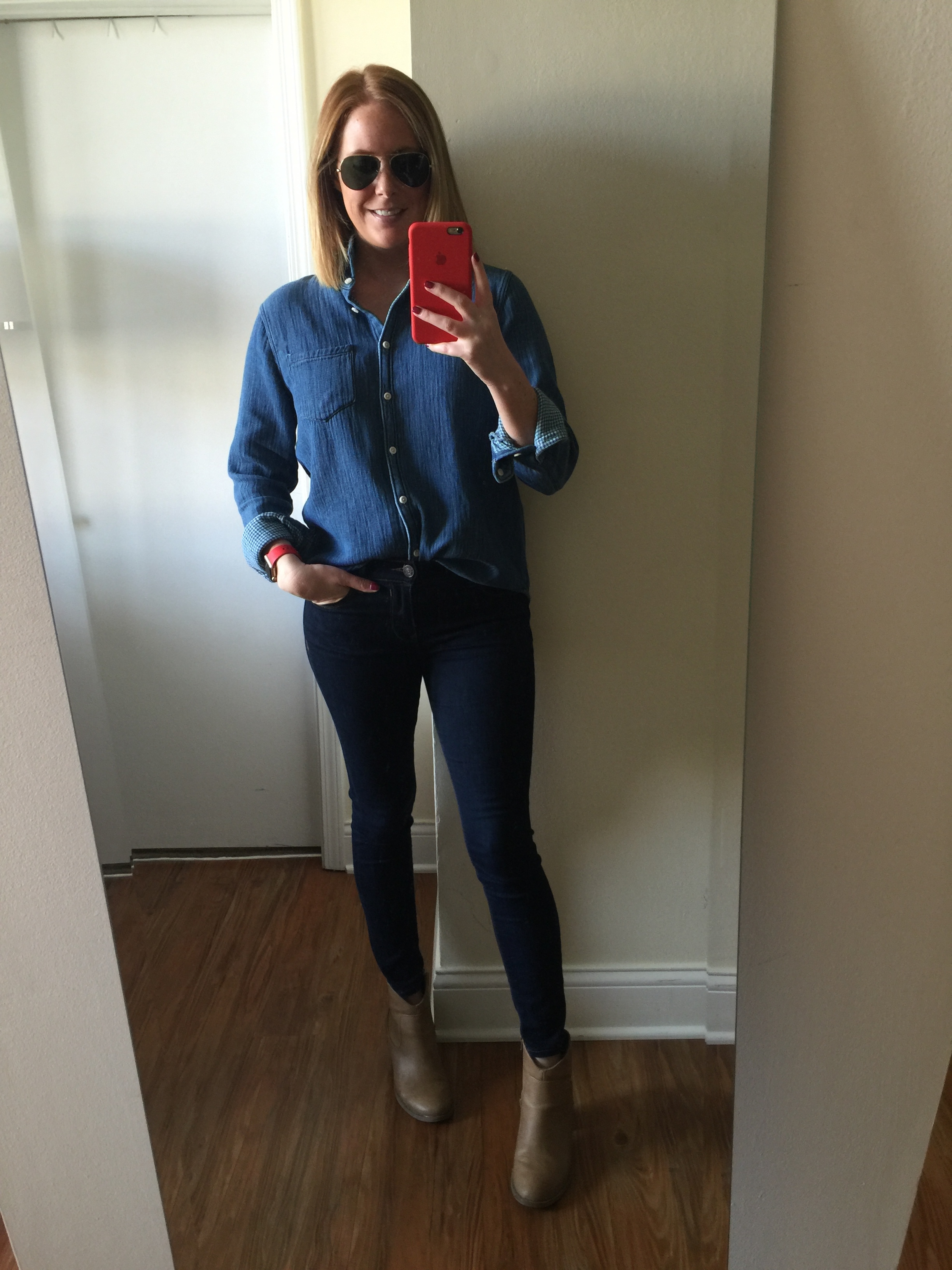 Top: Madewell, Jeans: Solid Dark Mid Rise Jean Legging , Boots: Old Navy, Sunglasses: Ray Ban, Aviator Classic 