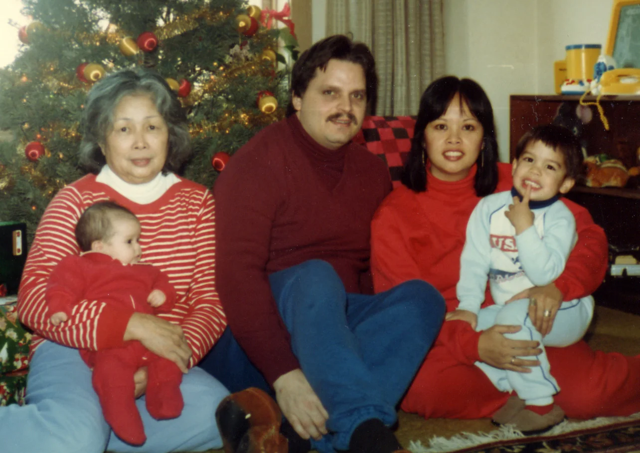 030 family pic - Christmas - 1983.jpg