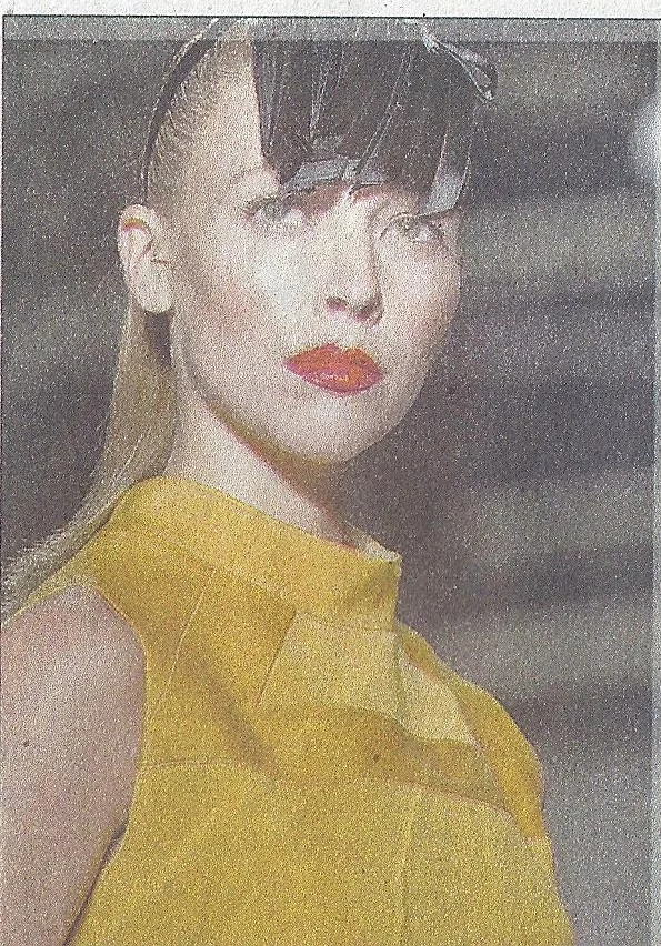 the-gazette-9-fevrier-2012-top-suiting-jaune.jpg