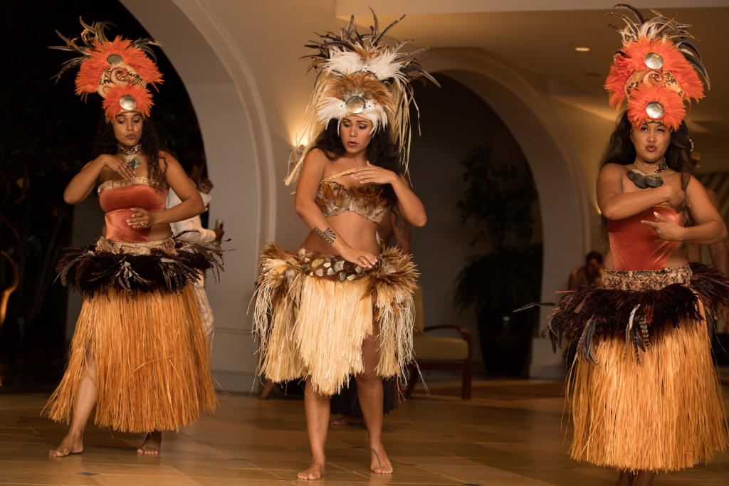 Hawaii Photographer - Luau - dancer 03.png