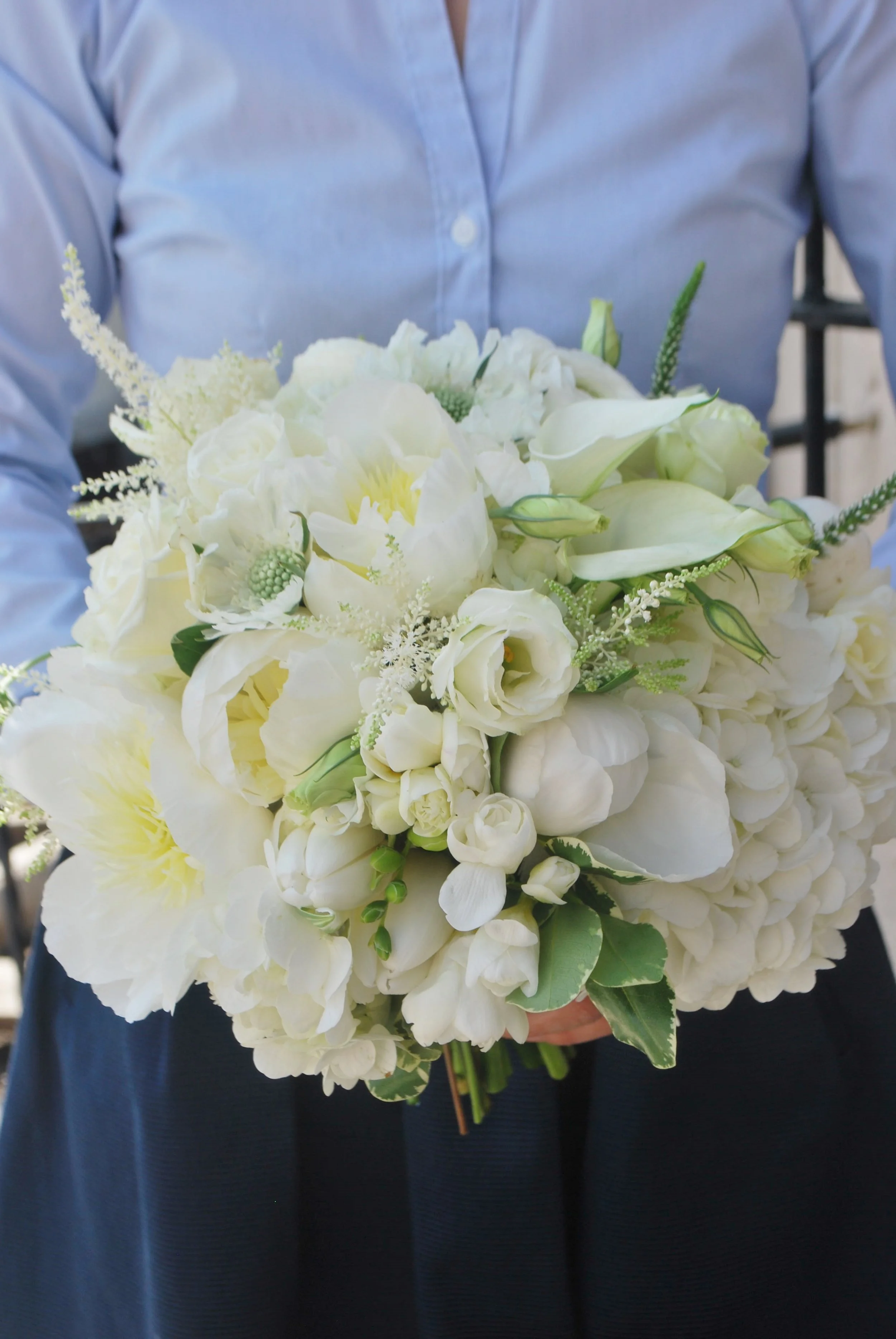Romantic white bouquet
