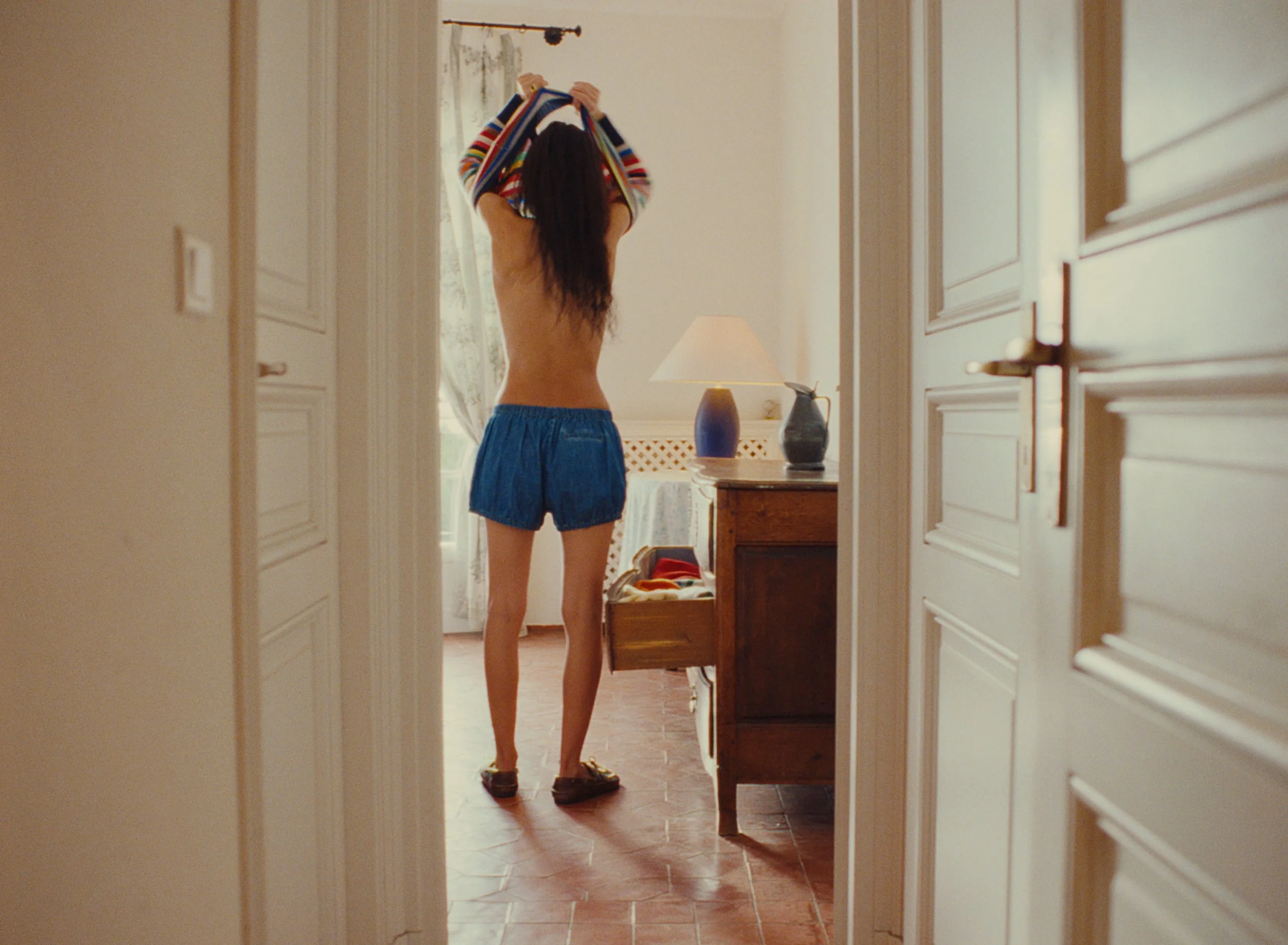 001 SUZI KONDI LETE25.00_01_18_15.Still007.jpg