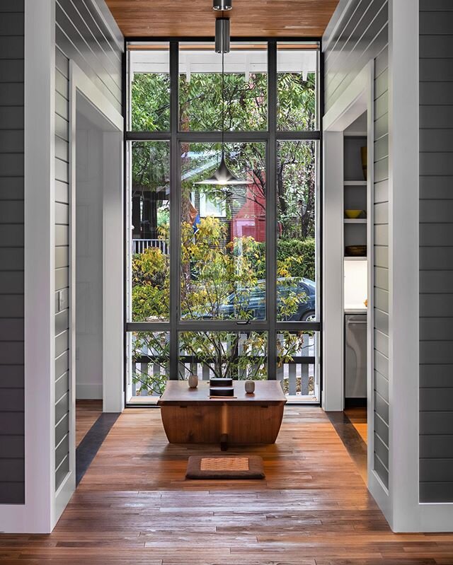 Dog trot #charlesdipiazza #architecture austin #texas #simpleliving #qualityoverquantity #interiordesign #interventionnotpreservation #modernhome #georgenakashima #22llc builders @fortstructures structure @campbelllandscapearchitecture landscape @lin