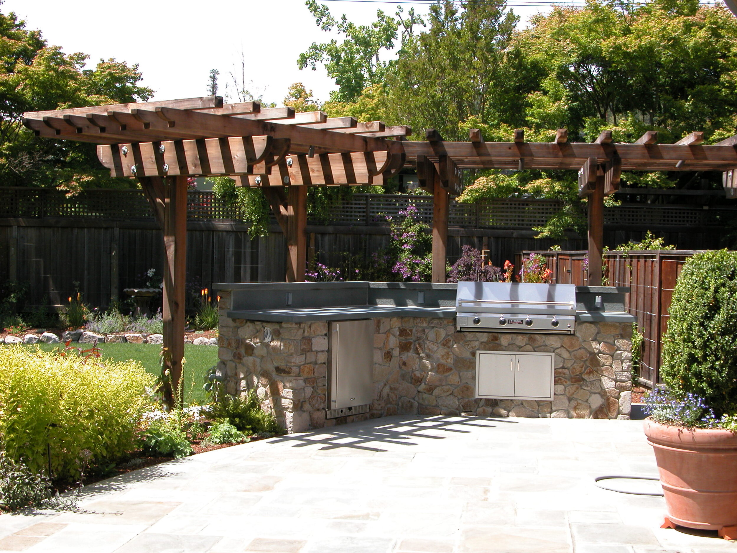 outdoor kitchen .JPG