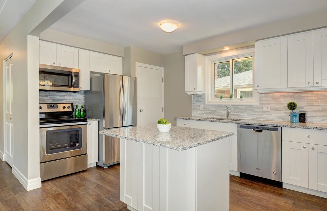 40 Kitchen.jpg
