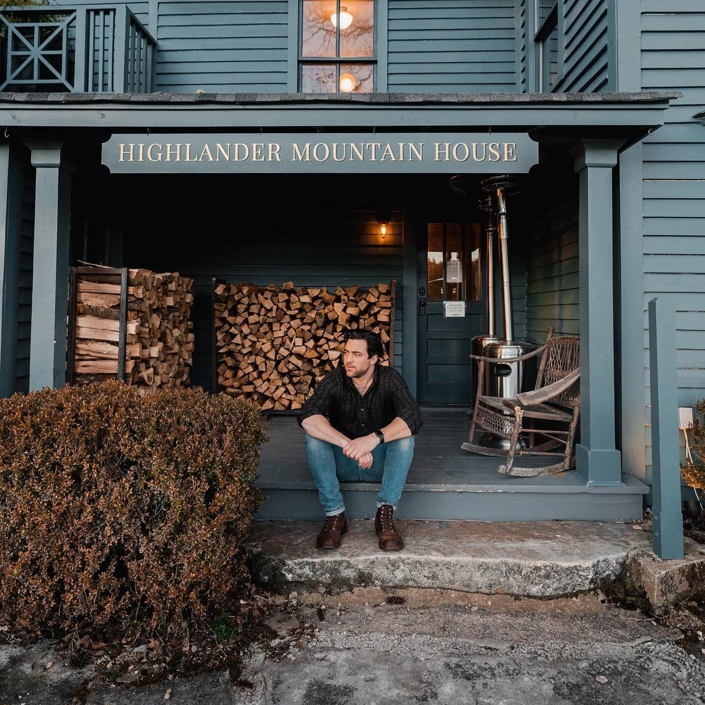 A southeast gem just nestled in the mountains...

The @highlandermountainhouse put us up for a couple nights here in in Highlands, NC - the second highest city by elevation east of the Mississippi. Folks, this place is COMFY and so incredibly well cu