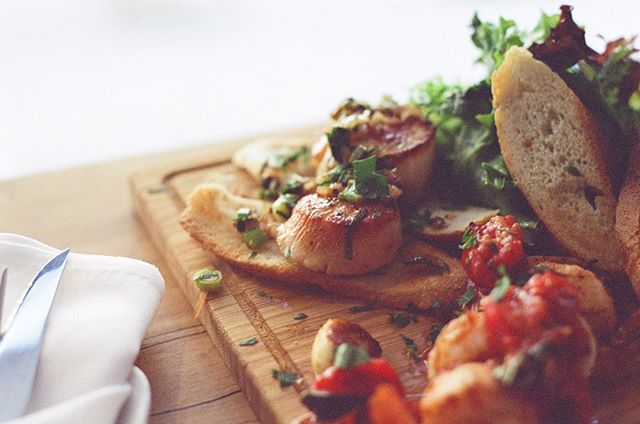 Food on film experiment @julesbistro924 | spicy shrimps and scallops with an aperol spritz. Kodak Ultramax 400 // #patrickshootsfood // .
.
.
#35mm #toeats #foodphotography #eaters #eateverything #toeats #blogto #foodie #yum #tasty #foodporn #foodie #foodstagram #food🍴#sharefood #freshfood #toeats #foodto #sixeats #6eats #eat #livetoeat #foodstagram #raptors #leslieville #food❤️ #eat🍴 #torontobloggers #nyceats #potd #patrickshootsfood #eeeeeats