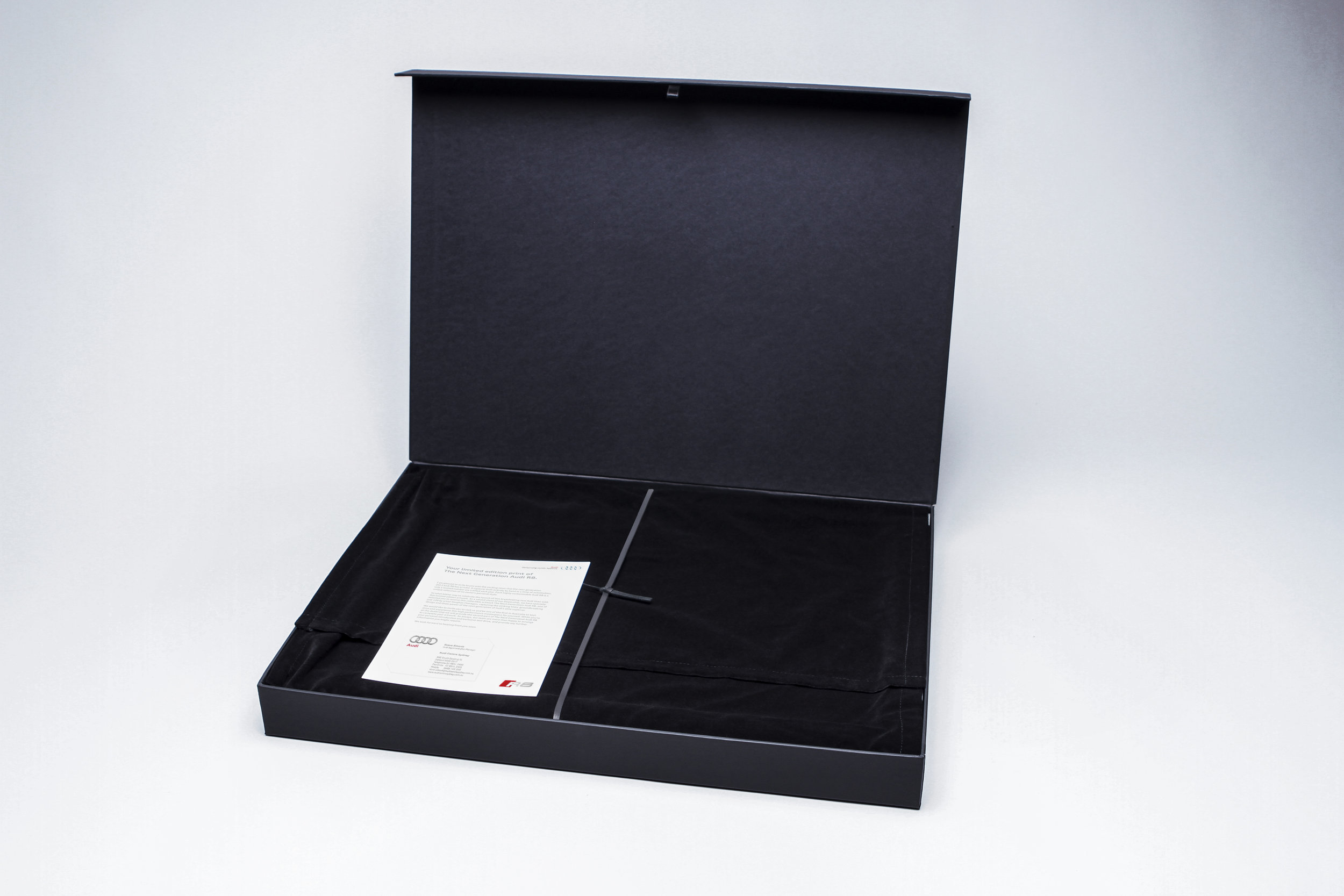 AUDI R8 DM_Box Open 1.jpg