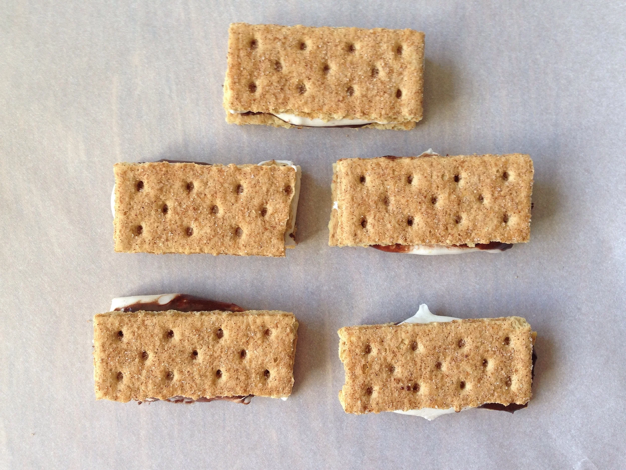 Food Hug: Indoor S'mores