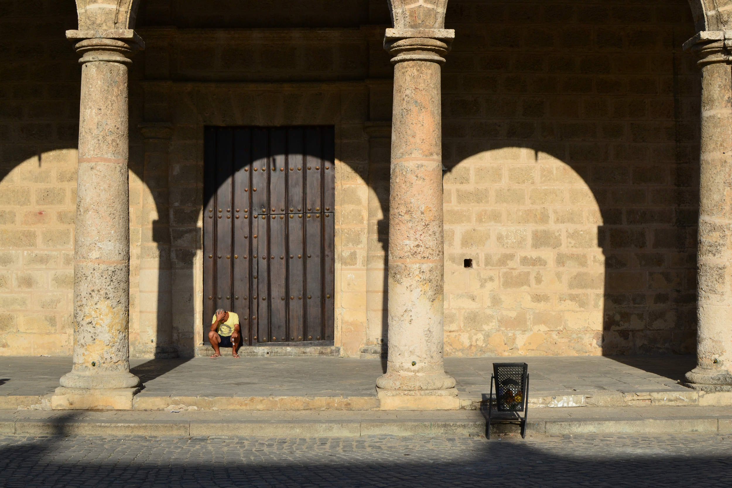 Man in Plaza Vieja.png