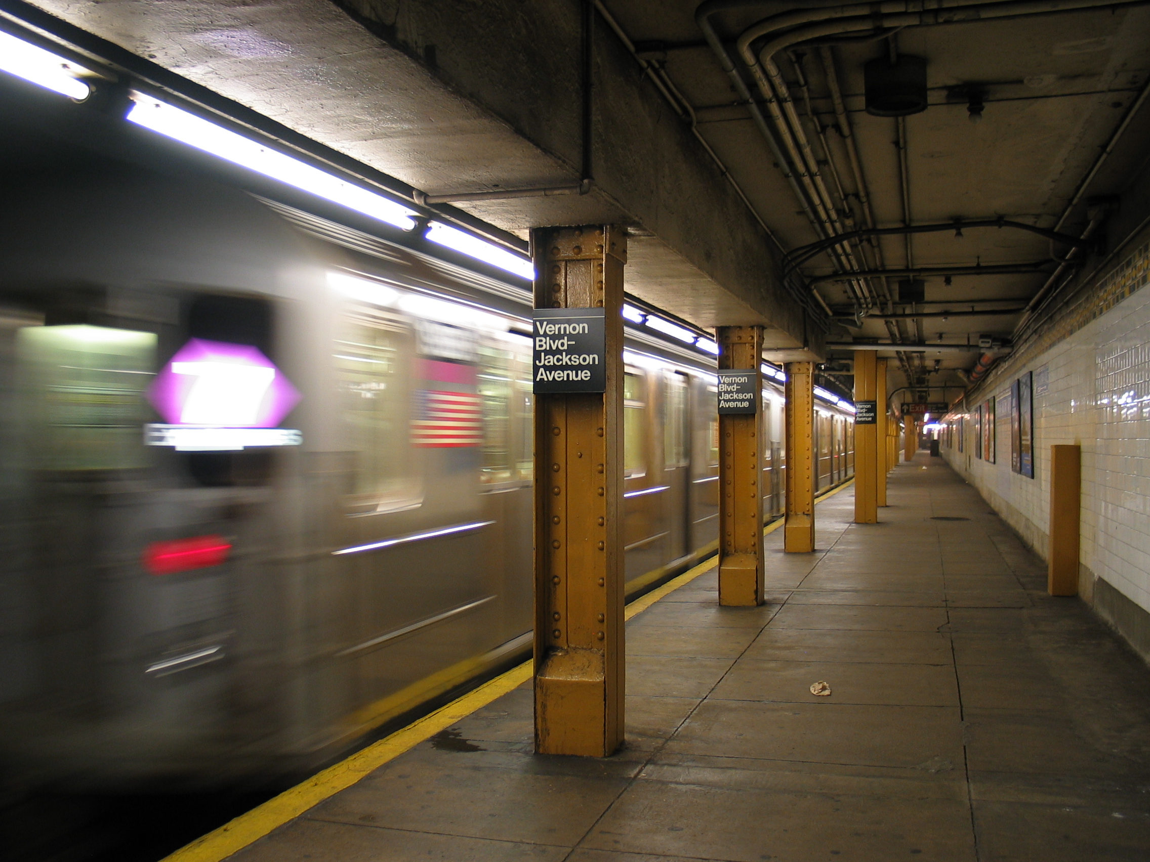 Subway-Platform_NY_06.jpg