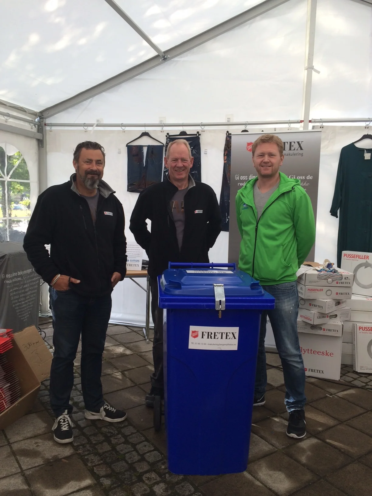 Inge Olav Fonn (produksjonsleder Fretex Vest Norge), Per Egelandsdal (Fretex), Geir Øygard (driftsjef i Simas)