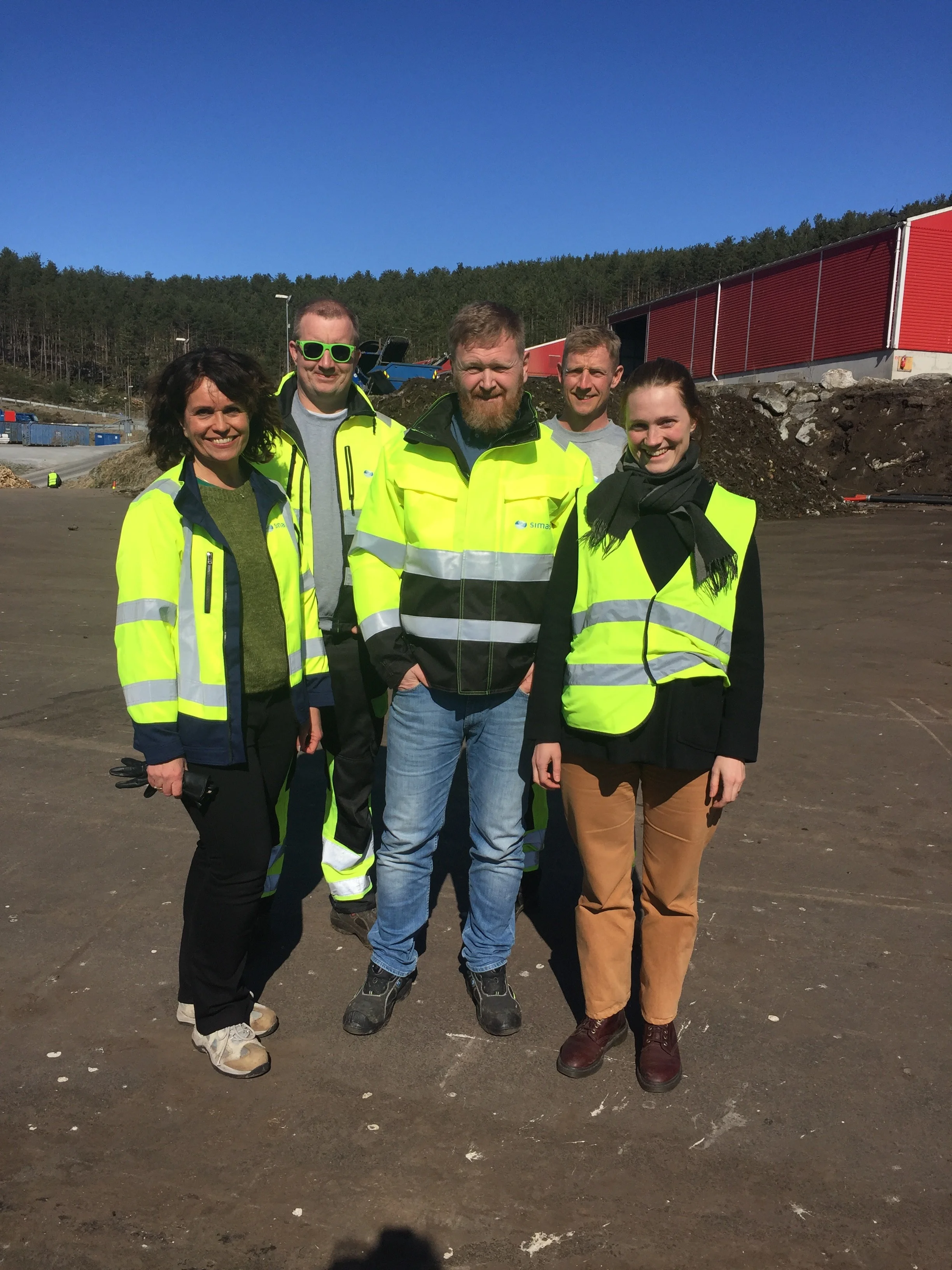 Frå venstre: HMS- og kvalitetssjef Dagny Ugulsvik Alvik, driftsoperatør Per Johan Hove, driftssjef Geir Øygard, driftsoperatør Emil Bøen, Miljøsjef for Øyafestivalen, Ingrid Kleiva Mølle