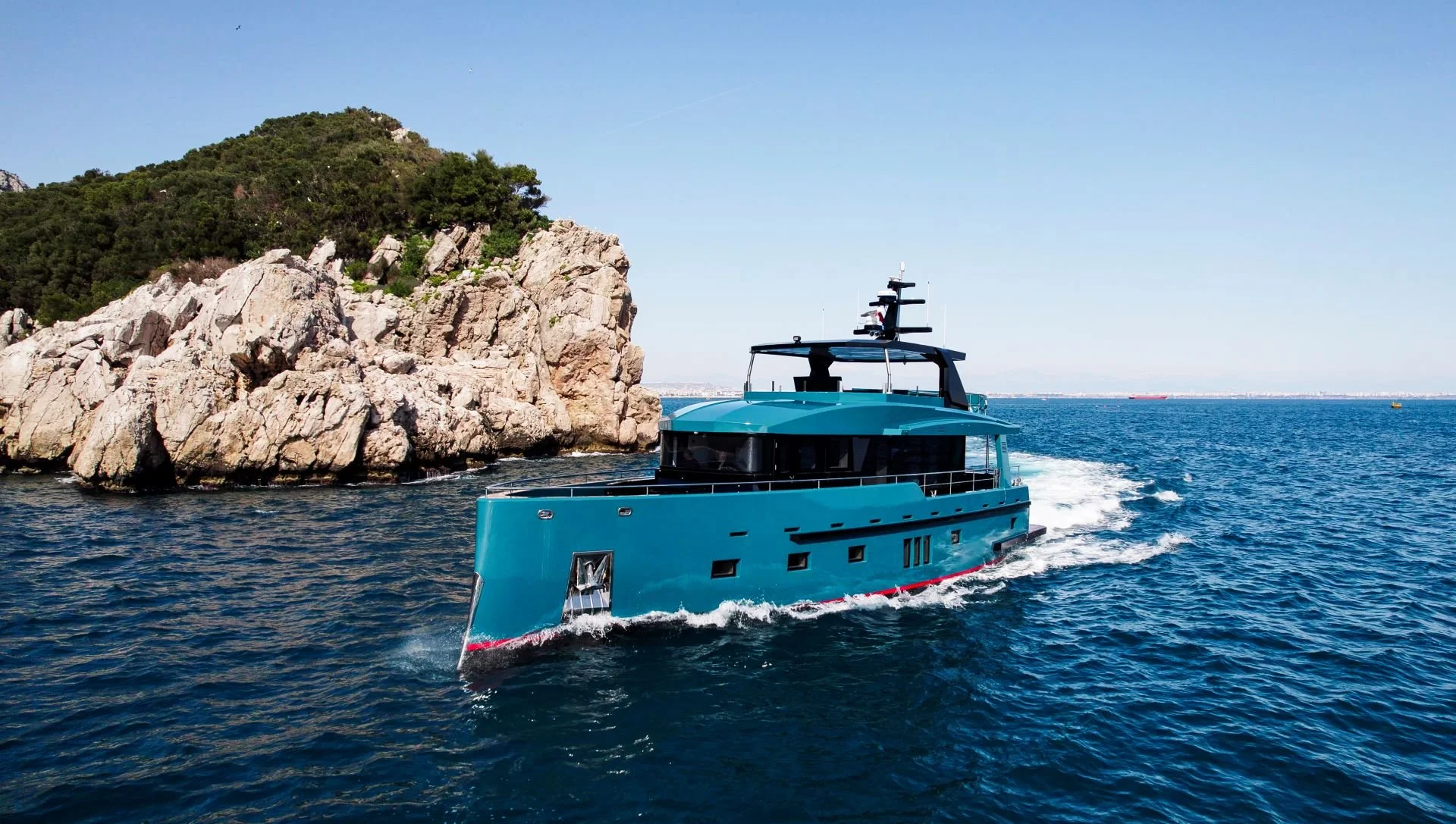 Bering Yachts B78 : Shallow Draft Explorer