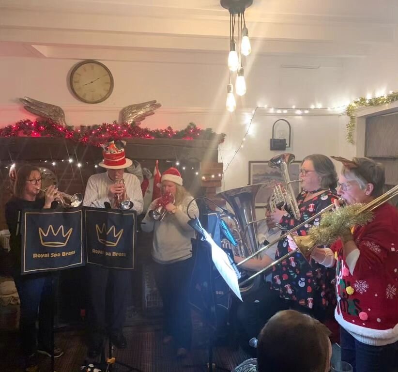 We had a fab evening carolling last night with the #NortonLindsey Stilton Sniffers, celebrating the irrepressible and much missed JJ 🎺 🎄 🍺 

#brassband #brasschristmas