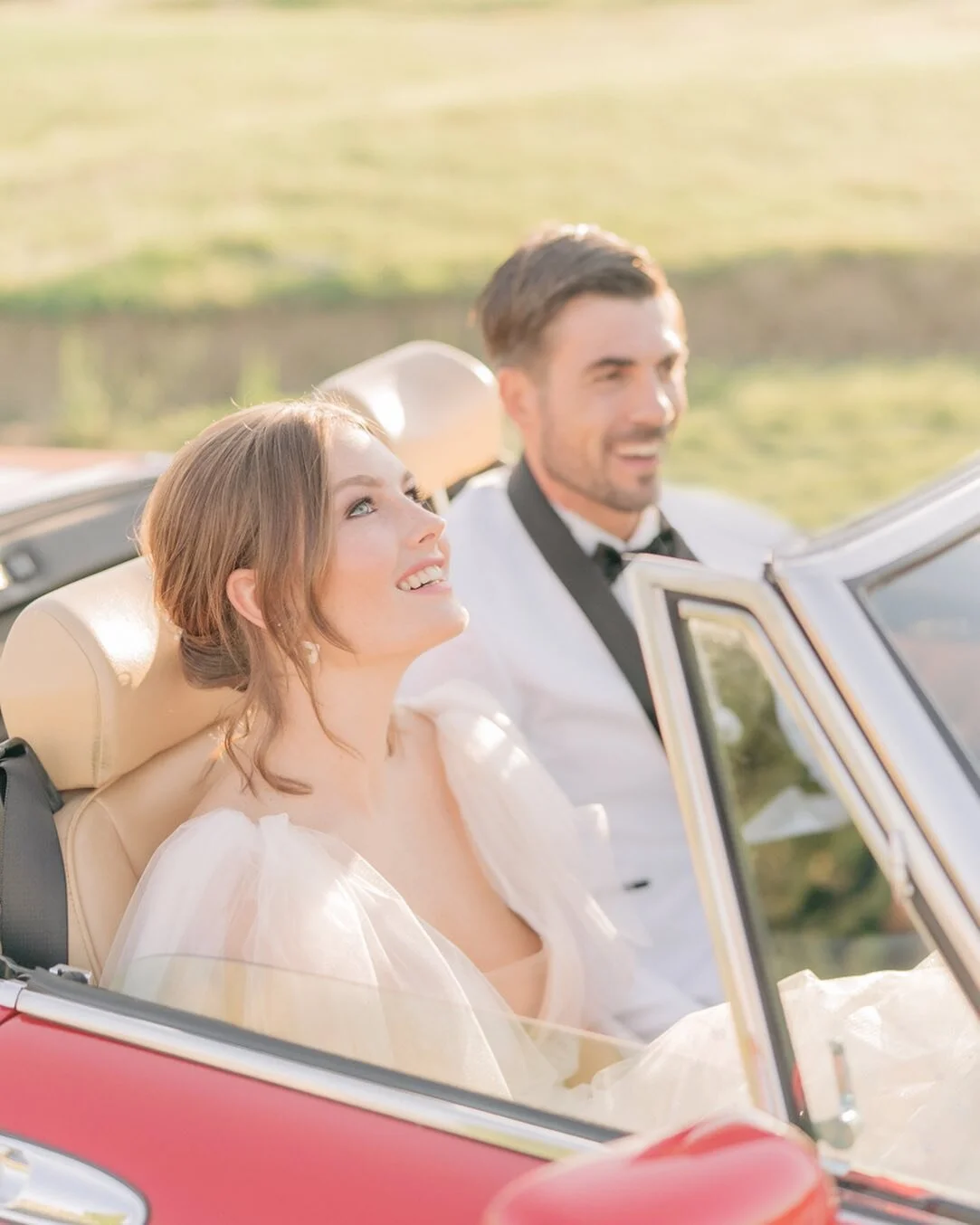 Love is in the air 🌅 
#weddingintuscany #tuscanywedding  #weddingreceptiondecor #tuscany #bride #italy #weddingreception #elopement #weddingtablesetting&nbsp; #weddingdesigner  #matrimonio &nbsp;#italianweddingplanner #weddingdecoration  #italyweddi