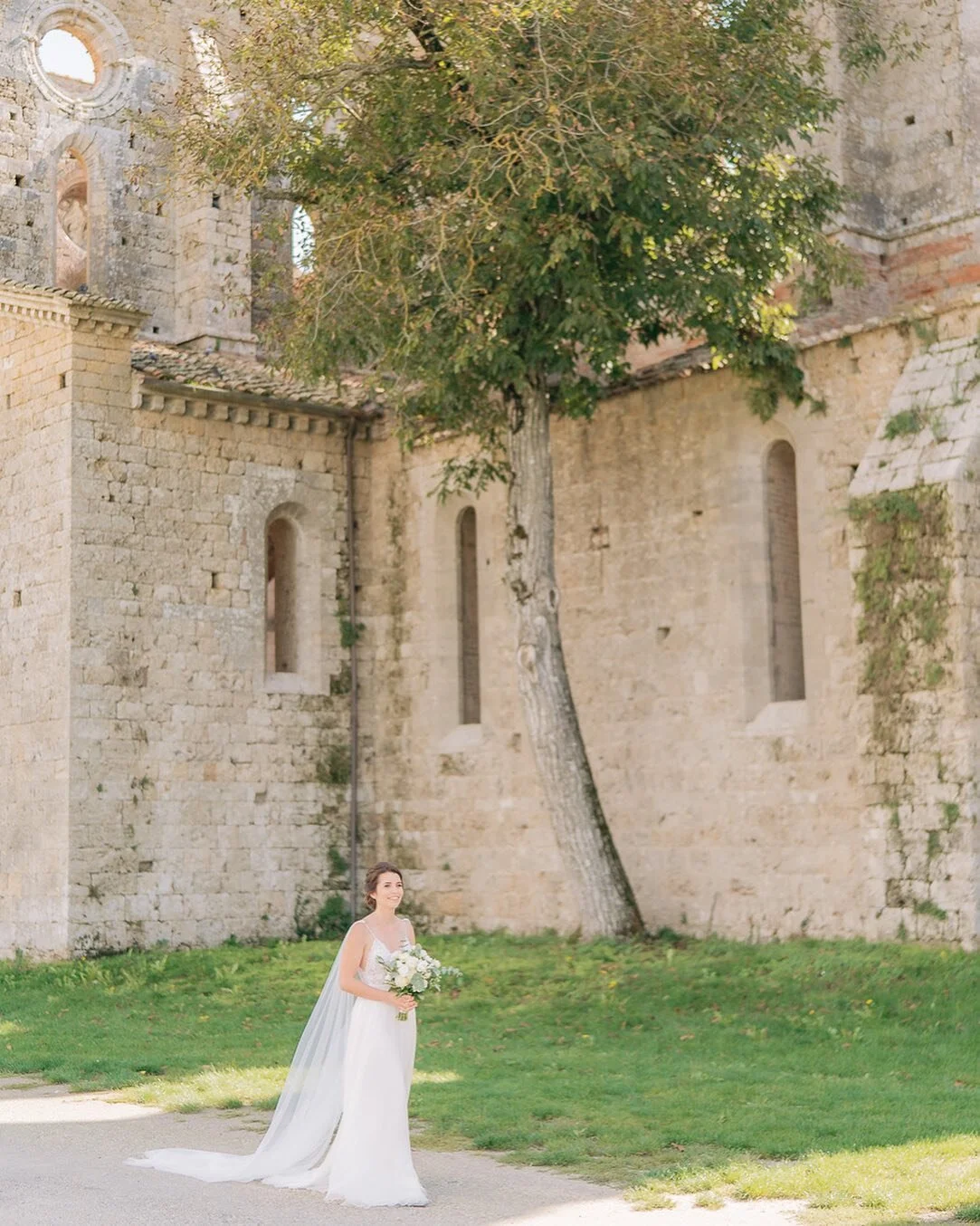 Bride&rsquo;s coming 
#bride #bridedress #bridetobe2021 #sposa #sposa2021 #wedding #weddingday #weddingplannertuscany #photographer #matrimonio #weddinginitaly #tuscany #italy #weddinginspiration #weddings #photographylovers #weddingintuscany #sangal
