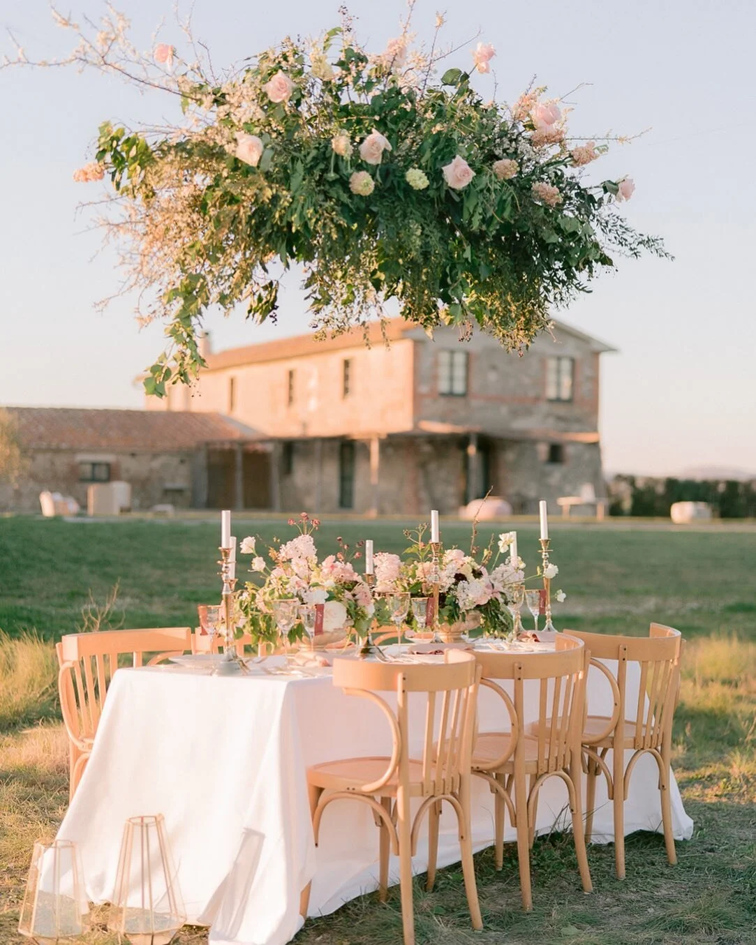 Romantic and Intimate dinner surrounded by Tuscany hills.
Thanks to the whole team for all the effort.
#elopment #elopementwedding #wedding #elopementphotographer #engagement #weddingplannertuscany #weddinginitaly #weddingintuscany #destinationweddin