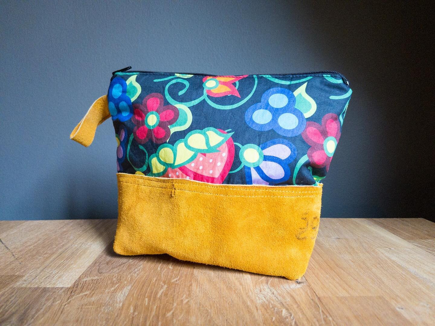 Fell in love with this fabric designed by local Indigenous artist @okemawfloraldesigns at @marshallfabricswpg. Bought two metres to reline my backpack and then made this little pouch and paired it with leather. It has a little pocket on one side of t