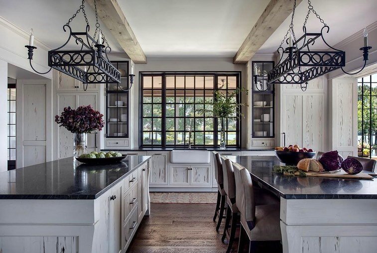 Every kitchen&rsquo;s dream&hellip; DOUBLE ISLANDS 🤍

Featured in @southernhomemag 
Photo by @kerrykirkphoto 

Beautiful details by @joannabgoodman, @aaronrianeill, and @creebals 
@christopherai 
Stone by @tritonstonegroup