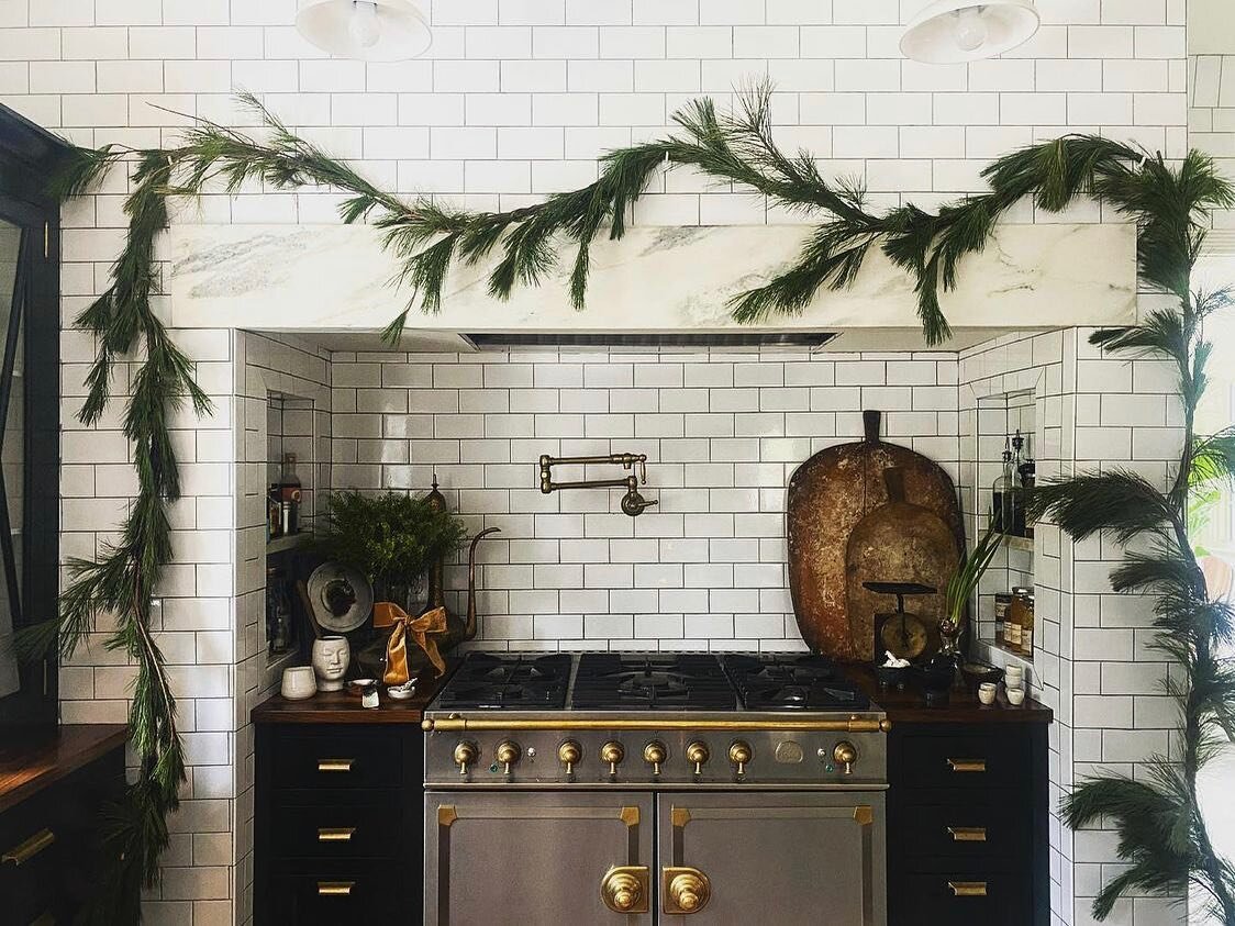 Hard to believe that in just one more week Christmas will be here! 🎄

We love seeing previous projects  decorated for the holidays. How pretty is @danielle_balanis &lsquo;s kitchen?!