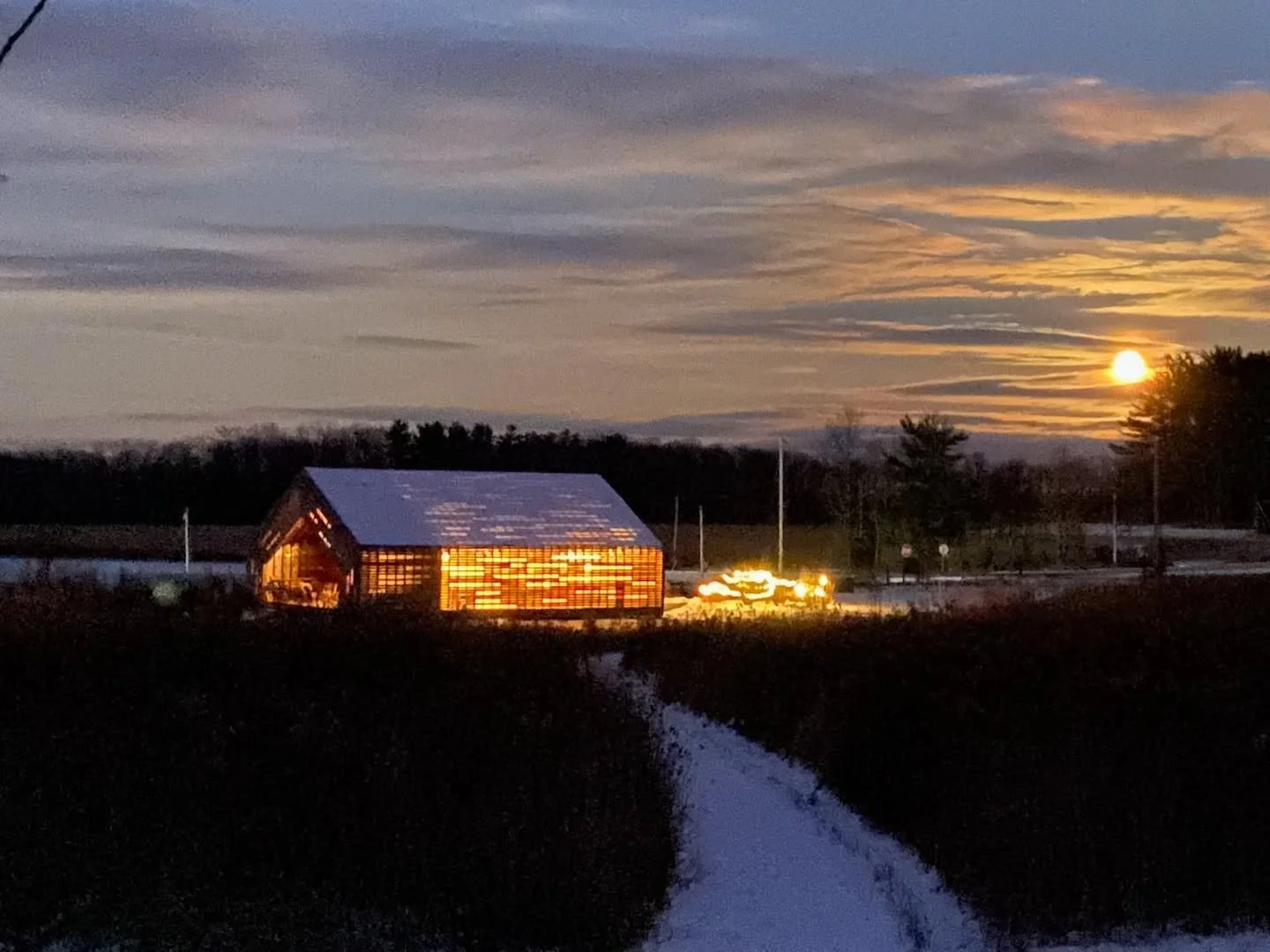 Moonrise magic over a glowing Honeybee Embassy 🌕🐝 

We have honey and gifts galore, including goods from other local farms (@hawkmeadowfarm tinctures, @blackduckcidery vinegars) and local artists and artisans! Stop by and sip a hot ginger honey to 