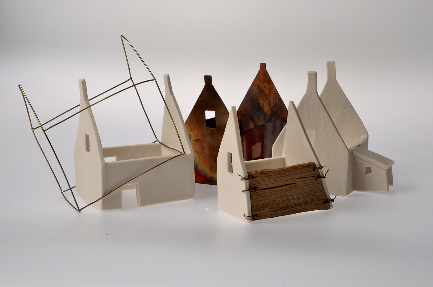 Porcelain, copper, brass and oak. Sizes vary. Approx. 6cm x 7cm x 8cm