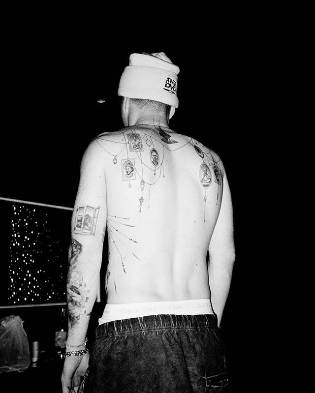 in &amp; out diet 📸 @ashleydarianolah 📸 💉 @oscarakermo @koray.ozsoy 💉 🌑🌑🌑
🌑🌑🌑
🌑🌑🌑
#snuffy #tattoo&nbsp;#tattooartist&nbsp;#realismtattoo #photography&nbsp;#tattoooftheday #minimalism&nbsp;#minimaltattoo #fineline #minimaltattoos&nbsp;#in