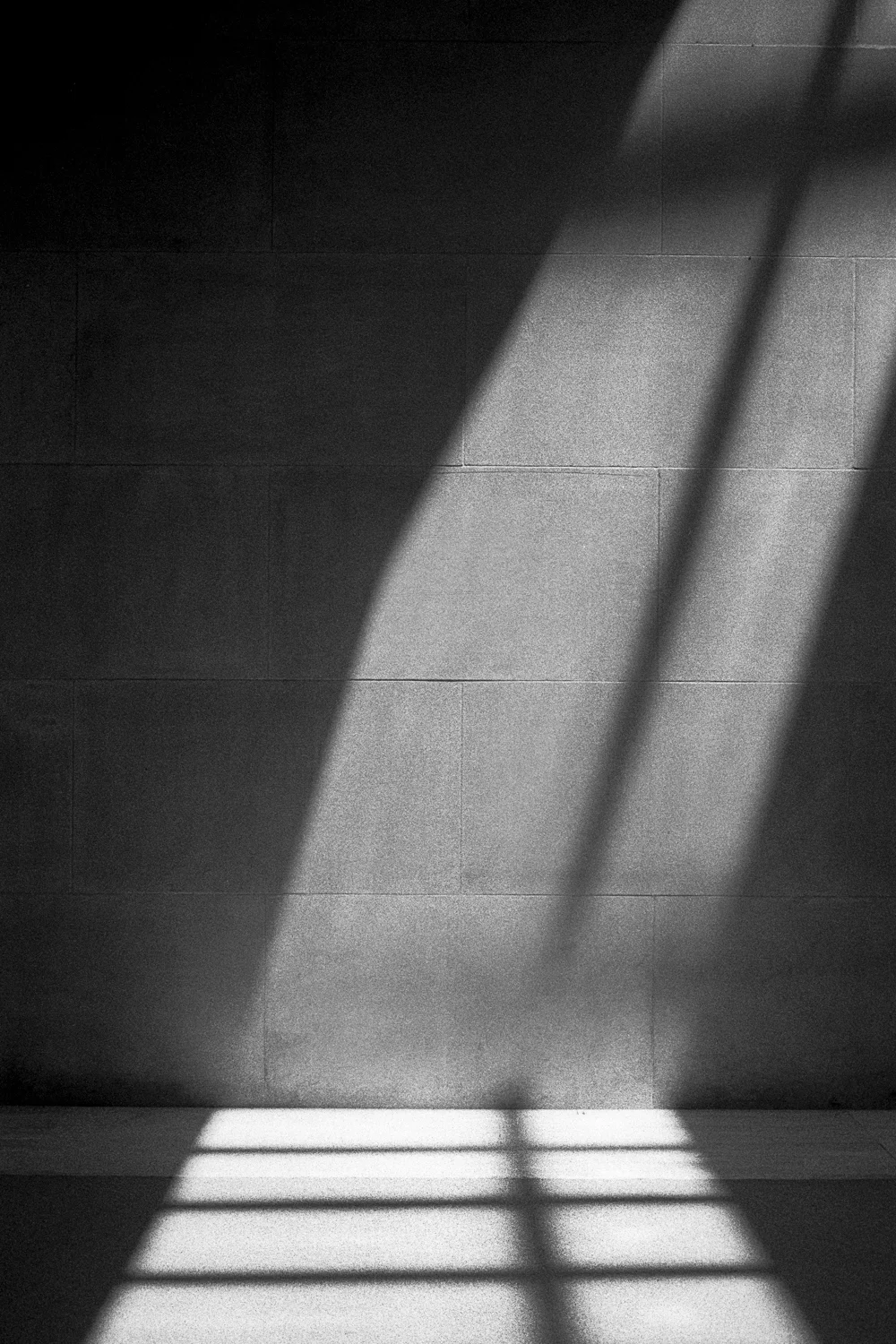 SHADOW AT THE MET_ KENTMERE 400ISO NIKON FM10.JPG