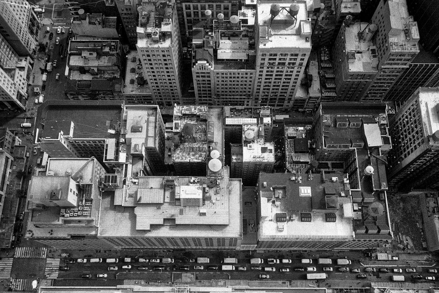 EMPIRE STATE DOWN 2_ KENTMERE 400 NIKONF FM10.JPG