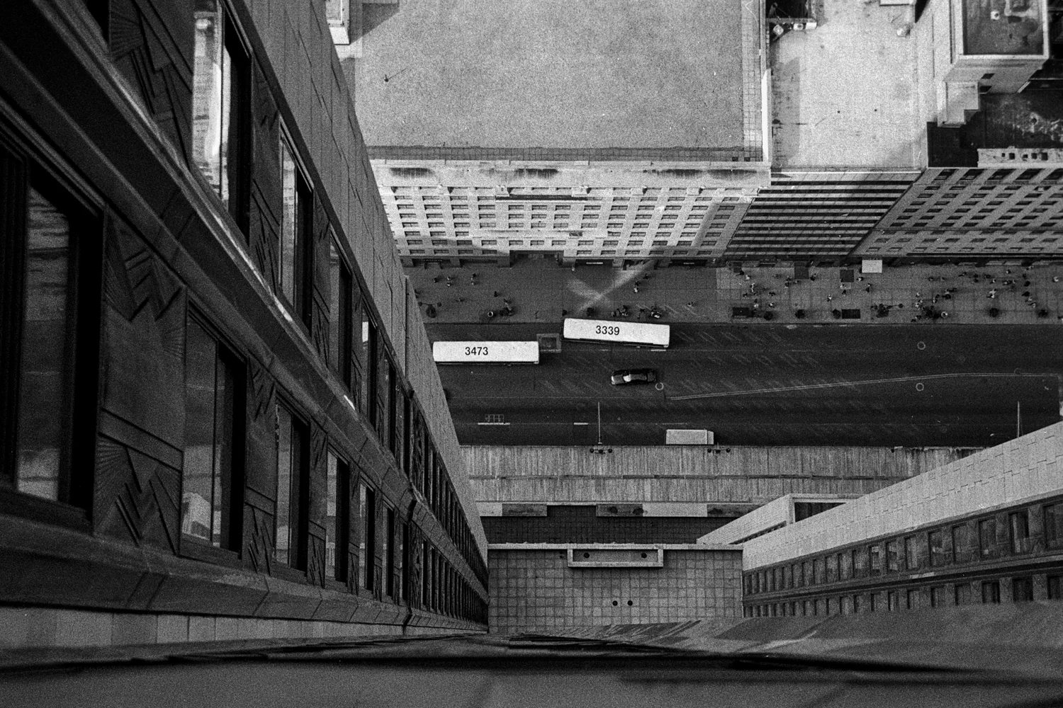 EMPIRE STATE DOWN 3_ KENTMERE 400 NIKONF FM10.JPG