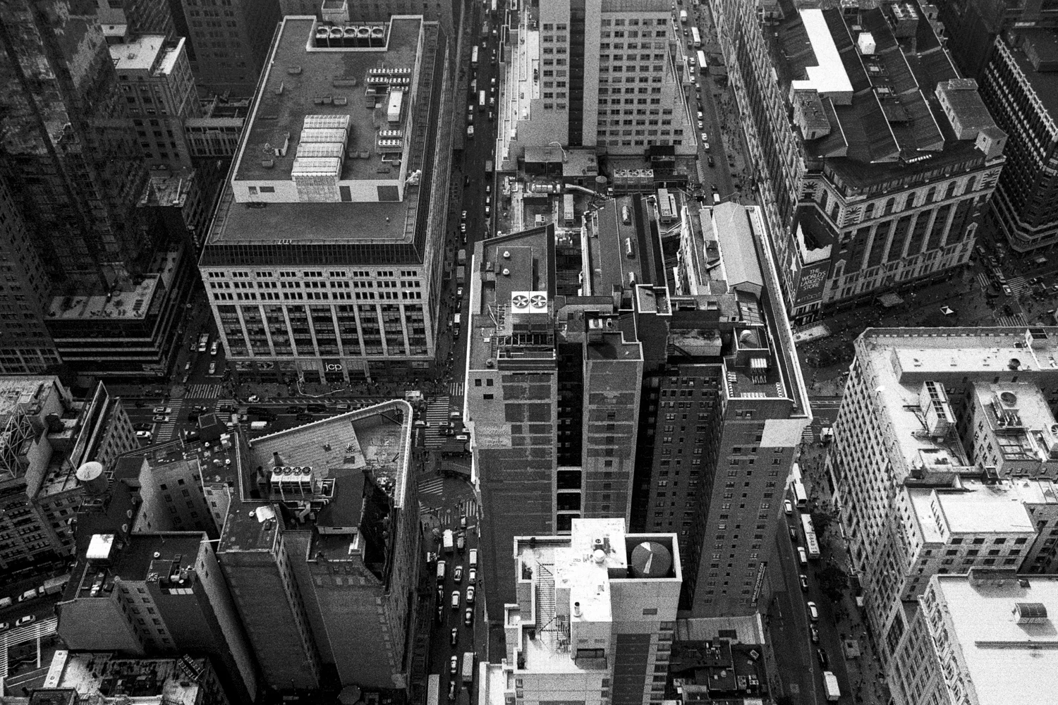 EMPIRE STATE DOWN 4_ KENTMERE 400 NIKONF FM10.JPG