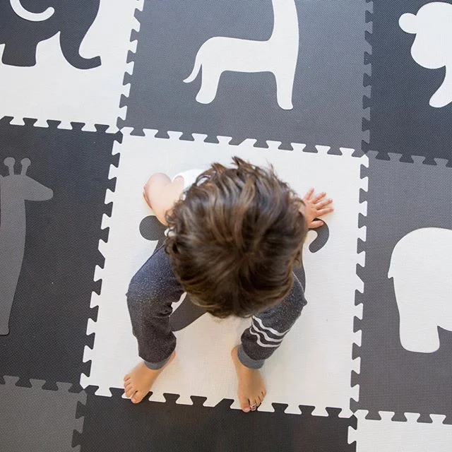 As an adult when you enter a store so crowded and full of items, don't you feel overwhelmed? 😳 😳 😳
Just imagine what it's like for a child entering a room full of colors and toys...can you imagine how overstimulating and confusing it is? The world