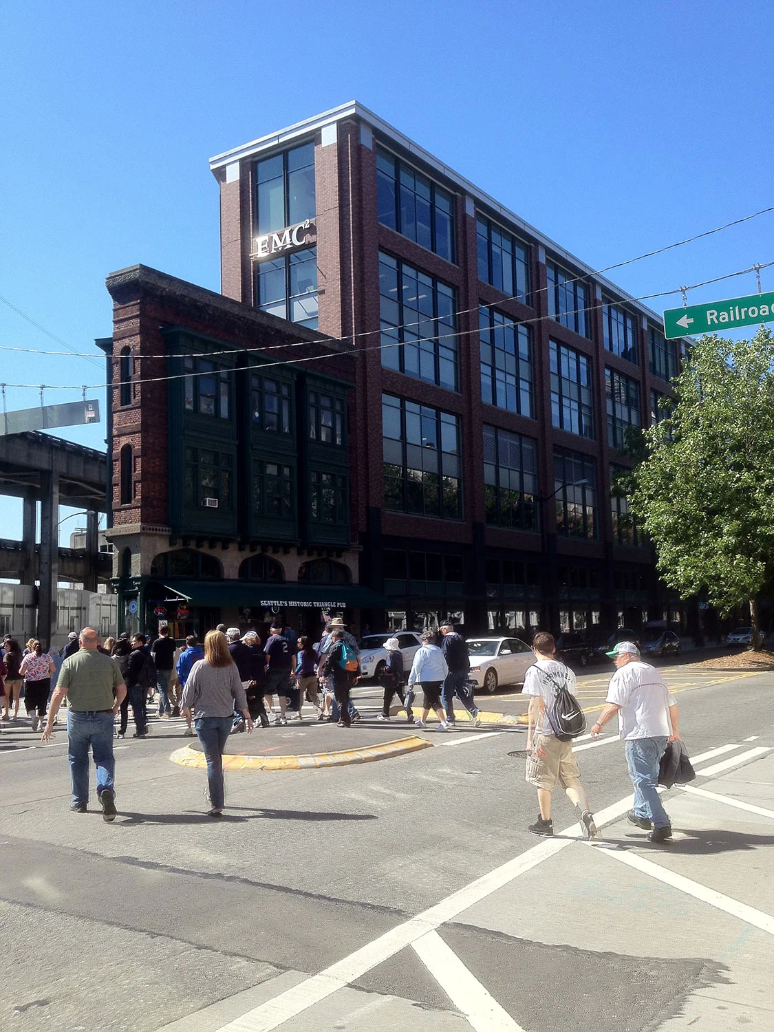 Commercial Architecture. 7 Story new building for Starbucks Headquarter