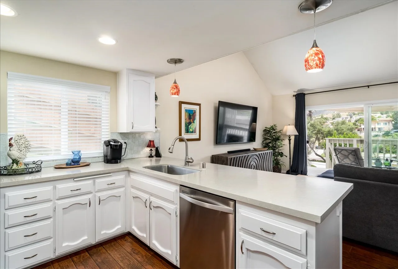 14-1402_westwood_place-10.jpg