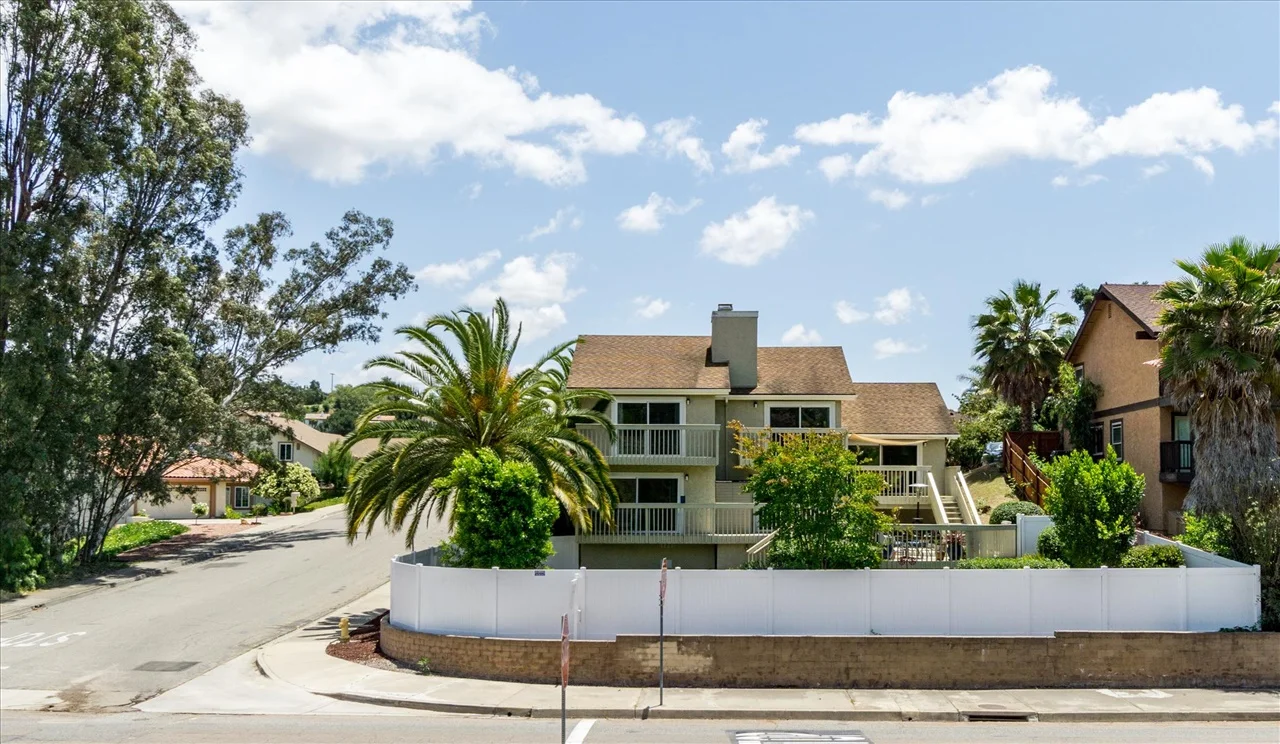 35-1402_westwood_place-35.jpg